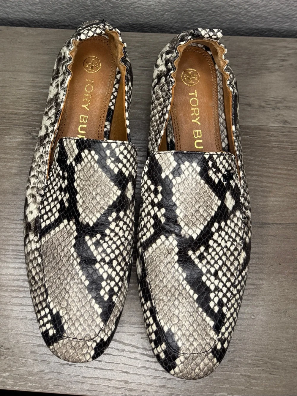 Tory Burch Kira Snake Print Leather Loafers Flats Size 7.5